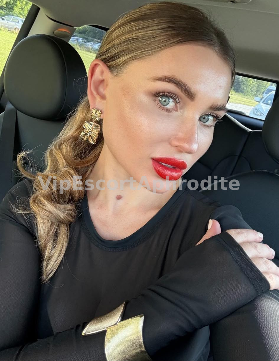 MARINA — elite escort in Paris